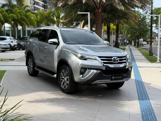 TOYOTA HILUX SW4 2.8 SRX 4X4 16V TURBO INTERCOOLER DIESEL 4P AUTOMÁTICO